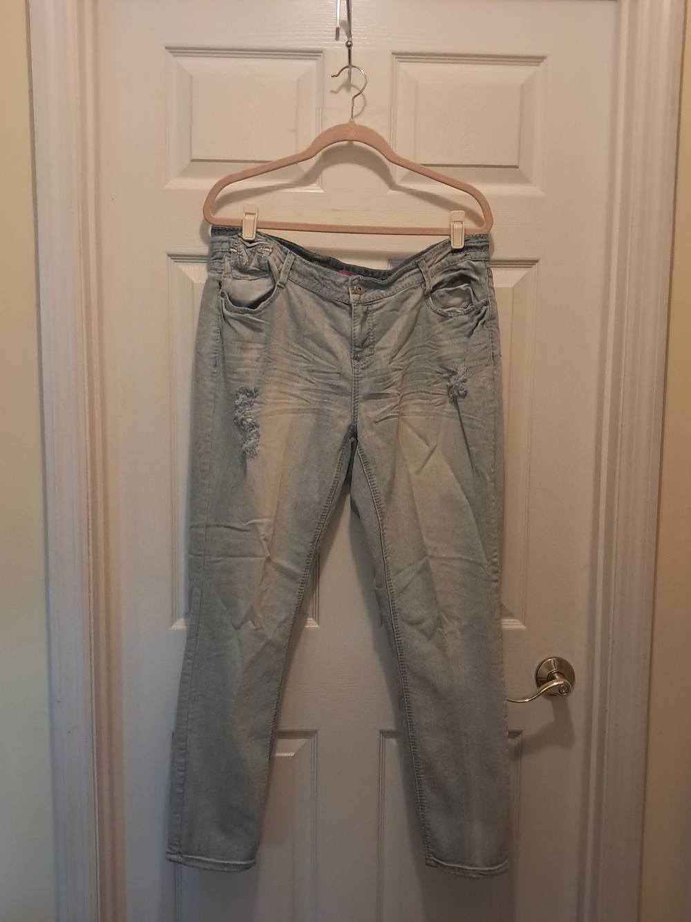 BONGO Vintage Light Wash Distressed‎ Women's Jeans - Size 16W